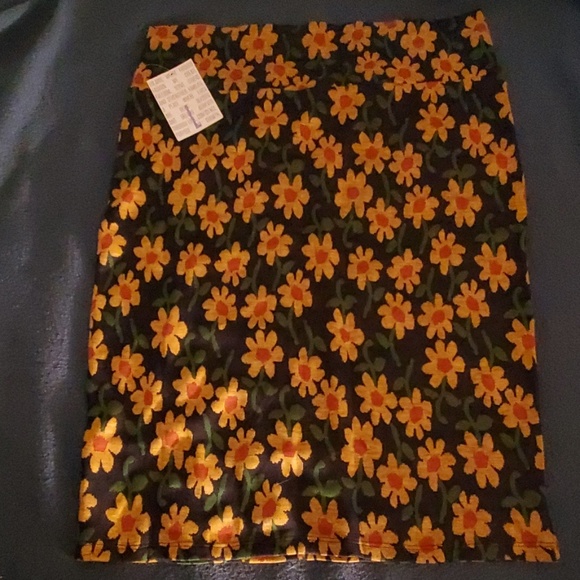 LuLaRoe L Cassie Skirt NWT - Picture 1 of 3